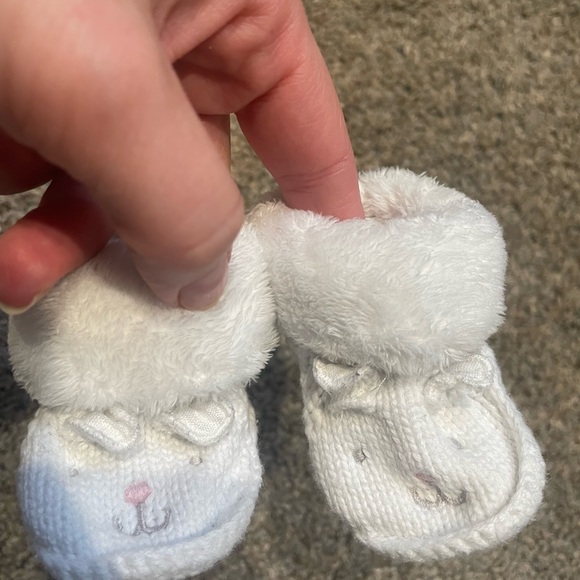 Newborn white bunny knit booties with fur - Picture 1 of 3